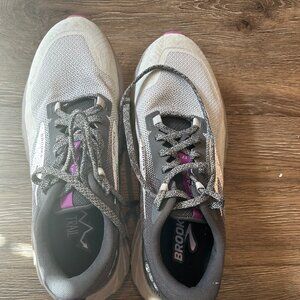 Brooks Cascadia Trail Running Shoes Size 9